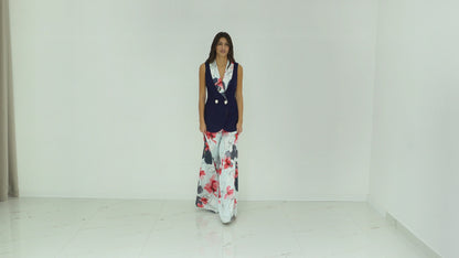 Thana Un Tailleur Elegante